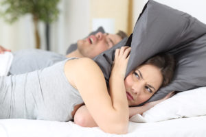 旦那のいびきがストレスに…うるさい!眠れない時の対処法