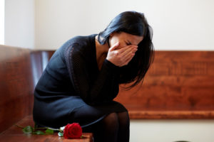 夫と死別した女性へ。未亡人のお金や子供や再婚への悩みや対処法